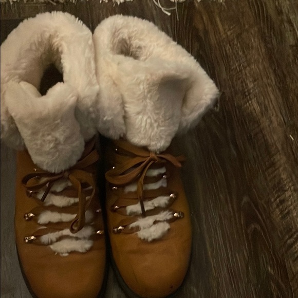 BAMBOO Tan and White Winter Boots with Plush Lining - Picture 1 of 5